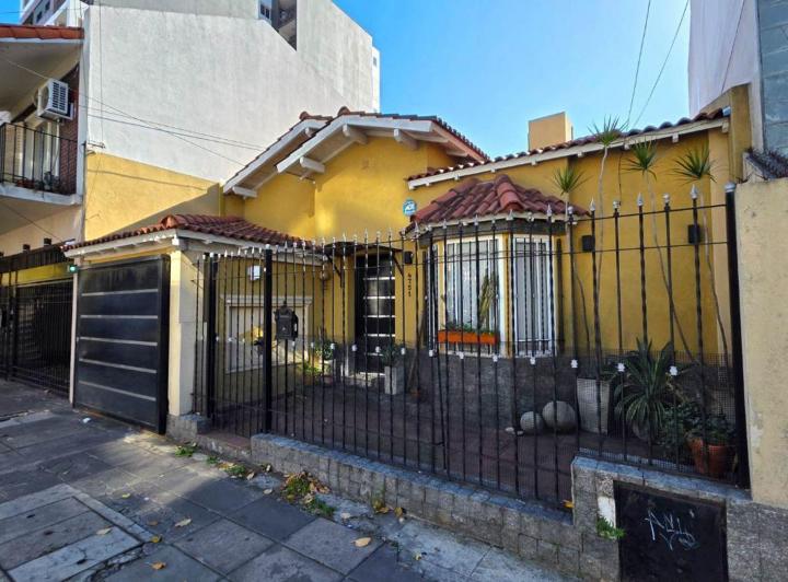 Casa · 226m² · 5 Ambientes · 2 Cocheras