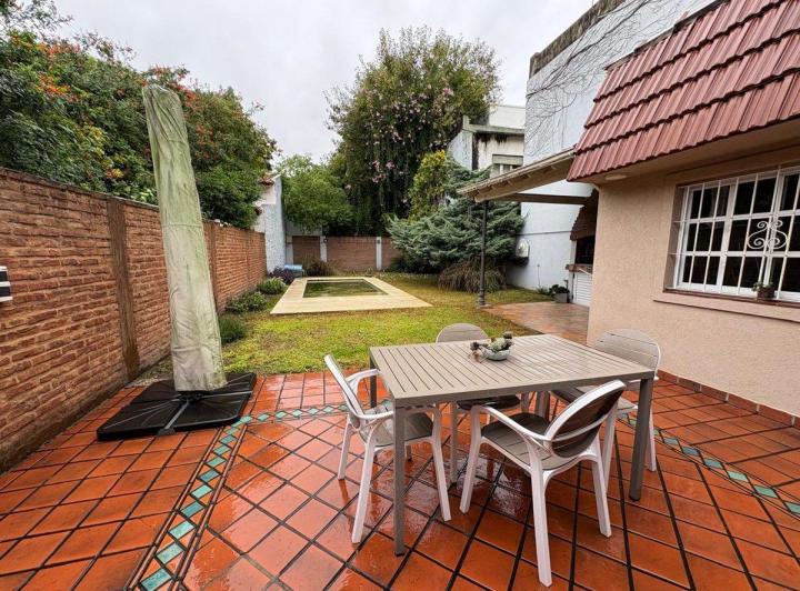 Casa · 250m² · 4 Ambientes · 2 Cocheras