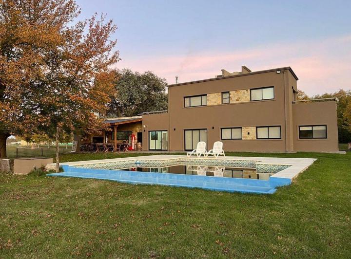 Casa · 181m² · 5 Ambientes · 2 Cocheras