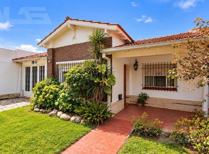 Casa · 105m² · 3 Ambientes · 2 Cocheras