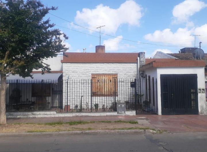 Casa · 123m² · 4 Ambientes · 2 Cocheras