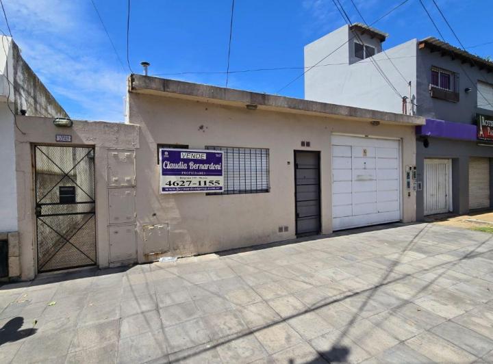 Casa · 240m² · 11 Ambientes · 1 Cochera