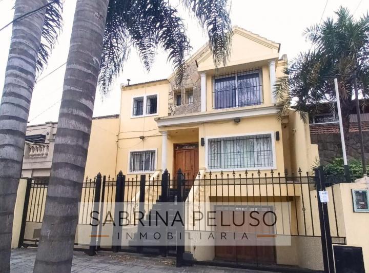 Casa · 374m² · 6 Ambientes · 2 Cocheras