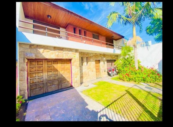 Casa · 200m² · 4 Ambientes · 1 Cochera