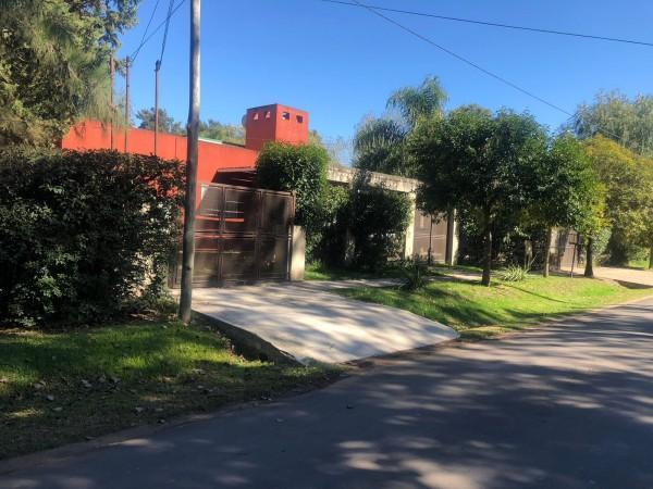 Casa · 250m² · 5 Ambientes · 1 Cochera