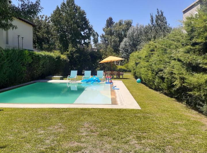 Casa · 98m² · 4 Ambientes · 3 Cocheras