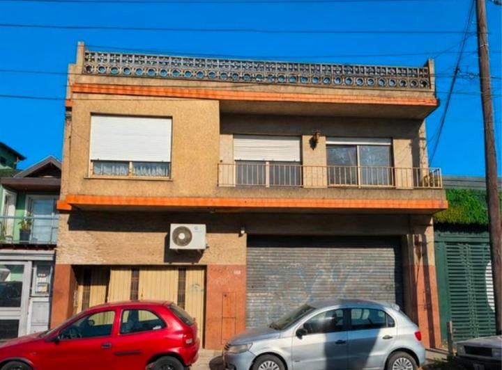 Casa · 350m² · 3 Ambientes · 2 Cocheras