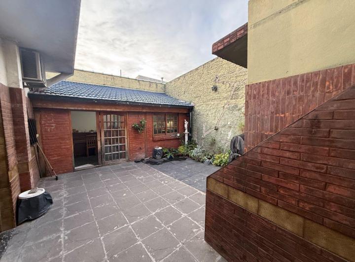 Casa · 180m² · 6 Ambientes · 1 Cochera