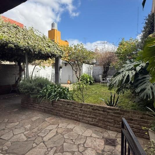 Casa · 145m² · 5 Ambientes · 1 Cochera