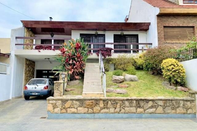 Casa · 340m² · 4 Ambientes · 1 Cochera