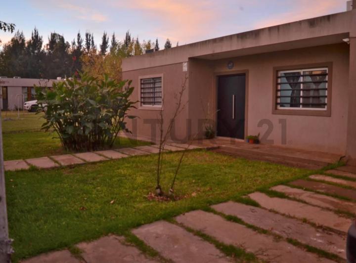 Casa · 200m² · 3 Ambientes · 2 Cocheras
