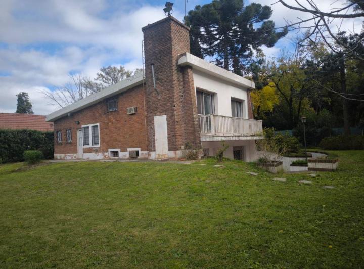 Casa · 194m² · 5 Ambientes · 1 Cochera