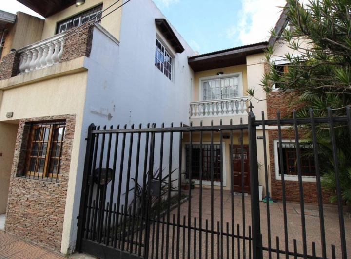 Casa · 136m² · 7 Ambientes · 2 Cocheras