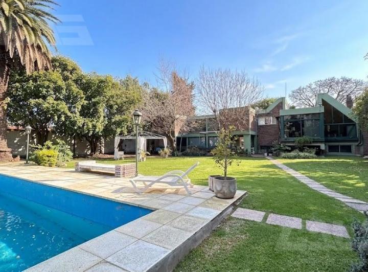 Casa · 427m² · 5 Ambientes · 5 Cocheras
