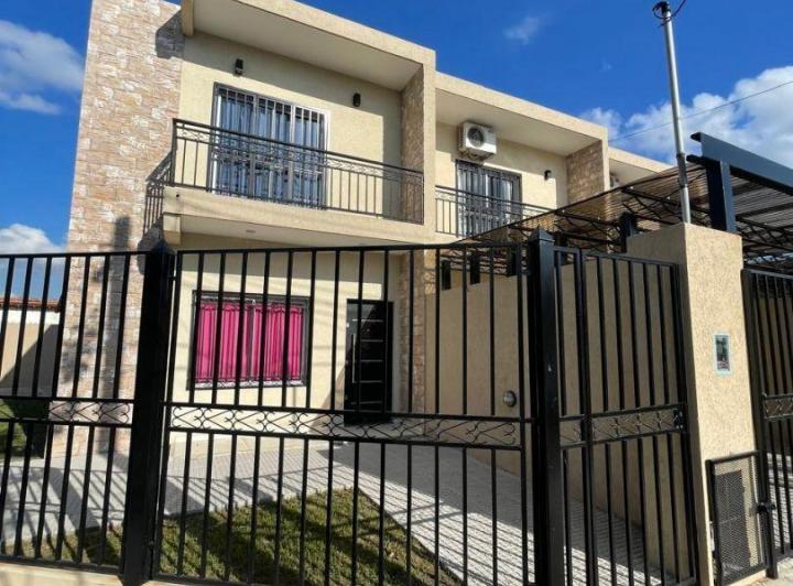 Casa · 94m² · 4 Ambientes · 2 Cocheras
