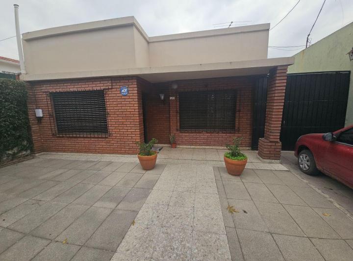 Casa · 155m² · 4 Ambientes · 1 Cochera