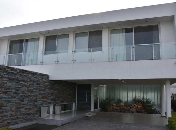 Casa · 450m² · 5 Ambientes · 2 Cocheras