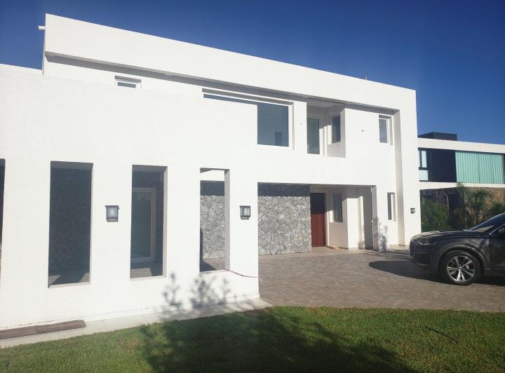 Casa · 420m² · 5 Ambientes · 1 Cochera