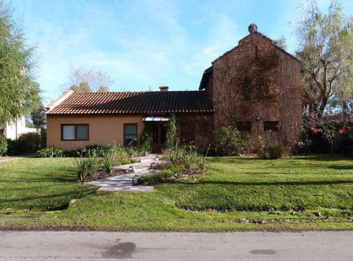 Casa · 220m² · 5 Ambientes