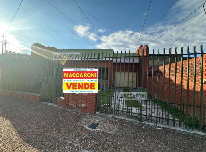 Casa · 210m² · 7 Ambientes · 2 Cocheras