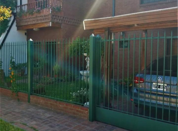 Casa · 253m² · 4 Dormitorios · 1 Cochera