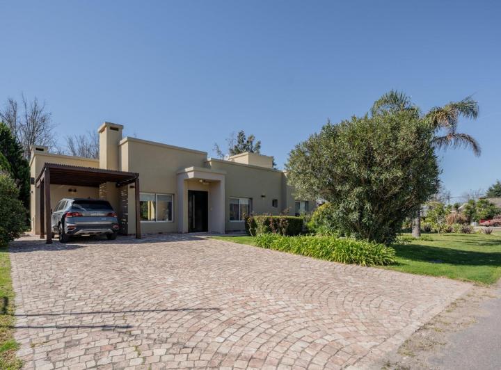 Casa · 137m² · 4 Ambientes · 1 Cochera