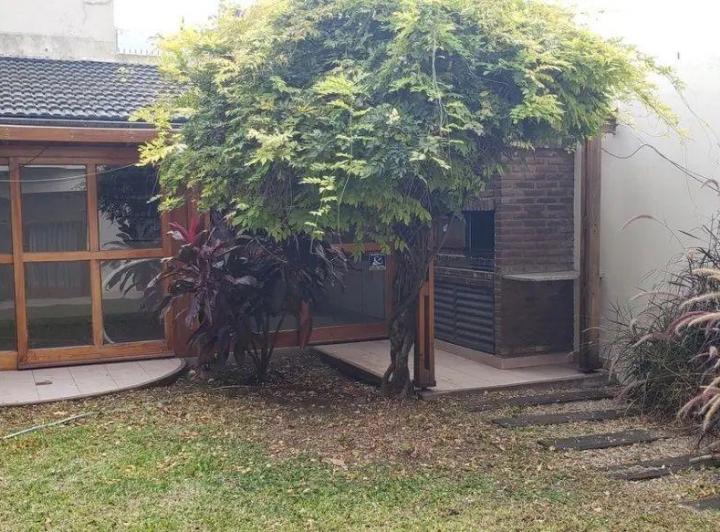 Casa · 270m² · 5 Ambientes · 1 Cochera