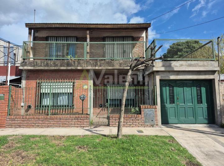 Casa · 171m² · 6 Ambientes · 1 Cochera