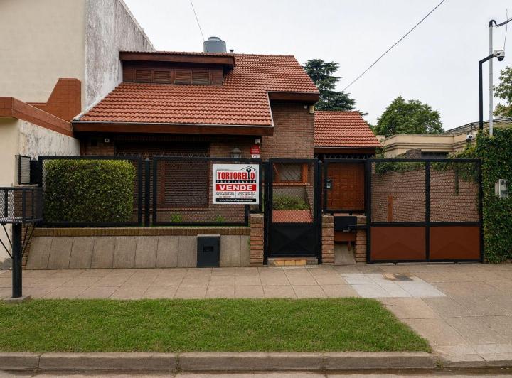 Casa · 153m² · 4 Ambientes · 2 Cocheras
