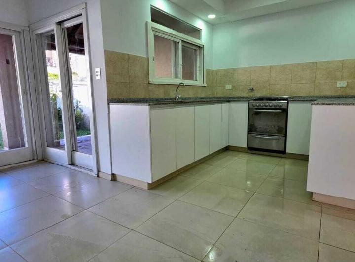 Casa · 240m² · 5 Ambientes · 2 Cocheras