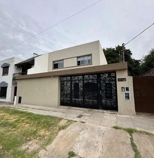 Casa · 170m² · 4 Ambientes · 1 Cochera
