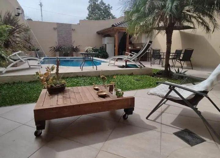 Casa · 210m² · 5 Ambientes · 1 Cochera