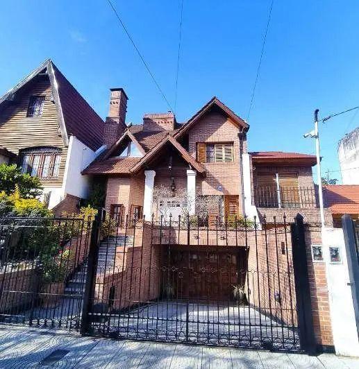 Casa · 430m² · 6 Ambientes · 1 Cochera