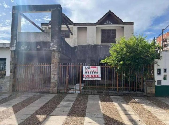 Casa · 180m² · 4 Ambientes · 1 Cochera
