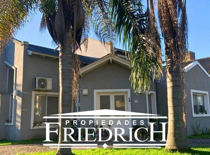 Casa · 169m² · 5 Ambientes · 3 Cocheras