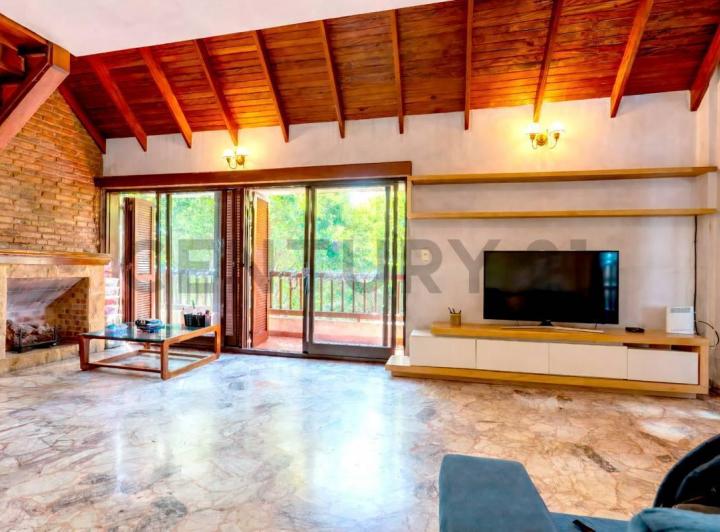 Casa · 226m² · 5 Ambientes · 2 Cocheras