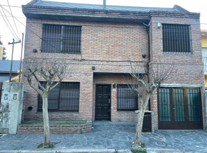Casa · 140m² · 5 Ambientes · 1 Cochera