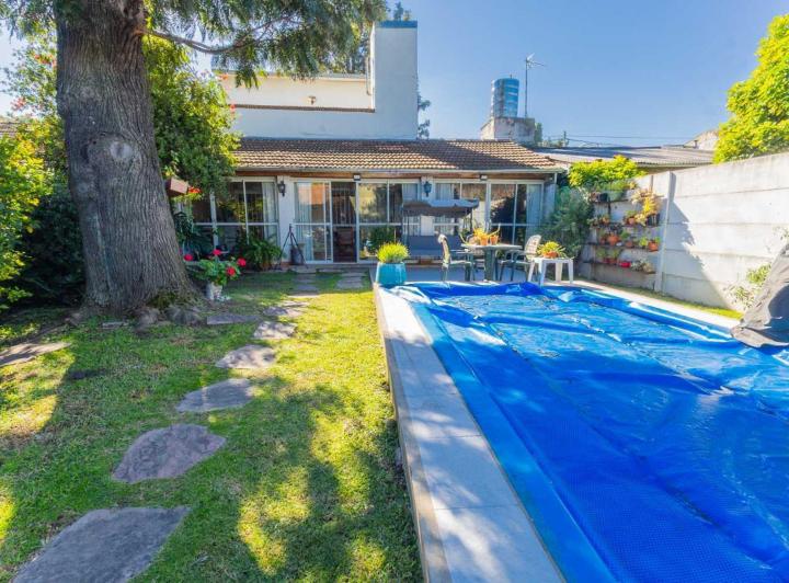 Casa · 165m² · 4 Ambientes · 2 Cocheras