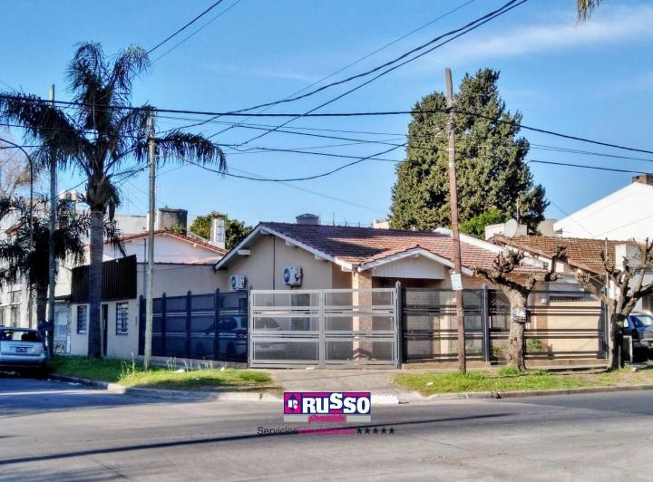 Casa · 140m² · 3 Ambientes · 2 Cocheras