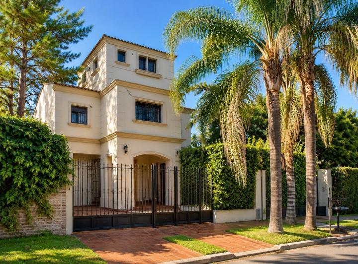 Casa · 178m² · 5 Ambientes · 1 Cochera