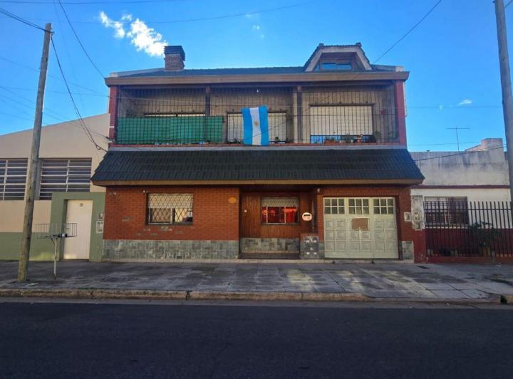Casa · 231m² · 6 Ambientes · 1 Cochera