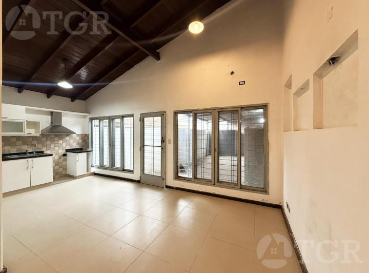 Casa · 67m² · 4 Ambientes · 2 Cocheras
