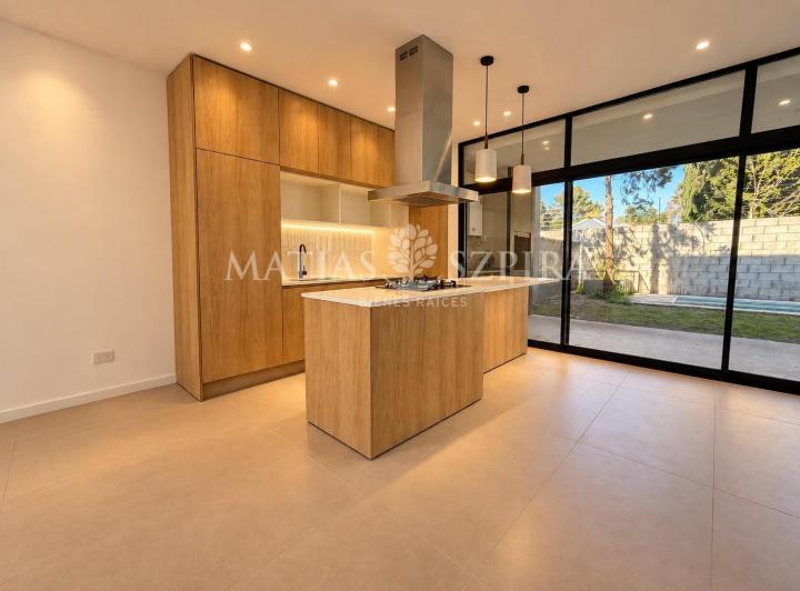 Casa · 95m² · 3 Ambientes · 1 Cochera