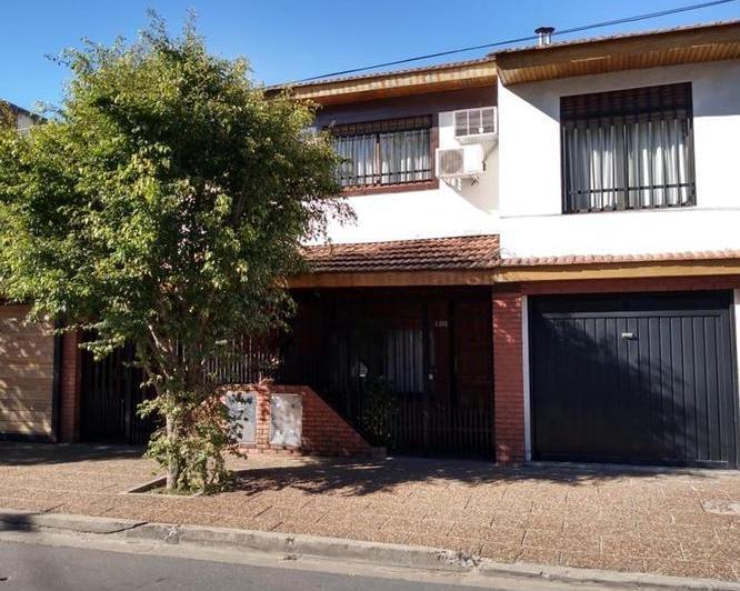 Casa · 140m² · 4 Ambientes · 1 Cochera