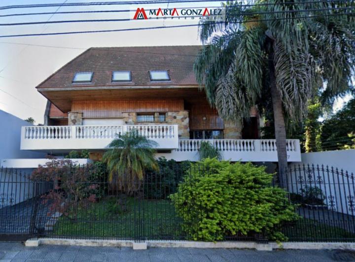 Casa · 900m² · 6 Ambientes · 3 Cocheras