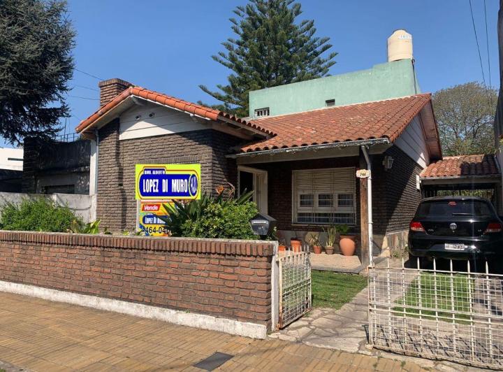 Casa · 160m² · 5 Ambientes · 4 Cocheras