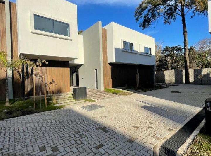 Casa · 102m² · 3 Ambientes · 1 Cochera