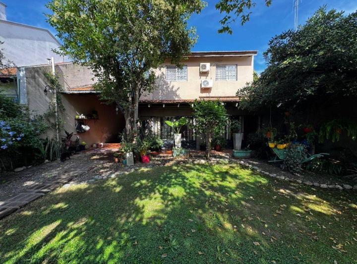 Casa · 224m² · 4 Ambientes · 2 Cocheras