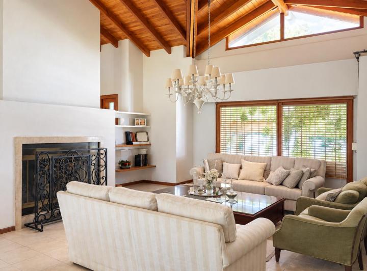Casa · 350m² · 8 Ambientes · 3 Cocheras