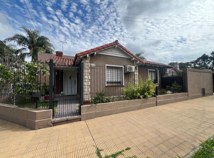 Casa · 140m² · 4 Ambientes · 1 Cochera
